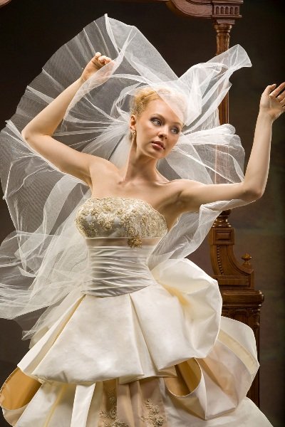 Стильное необычное свадебное платье